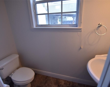 2618 E Central Boulevard - Photo Thumbnail 2