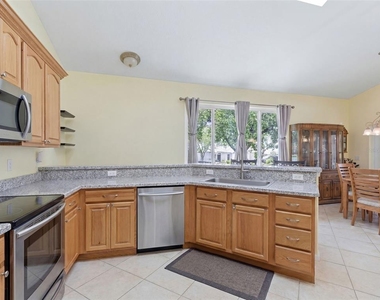 3510 Hunters Trail Circle - Photo Thumbnail 5