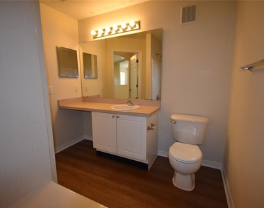 862 Grand Regency Point - Photo Thumbnail 14