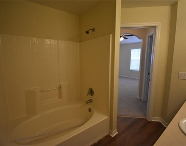 862 Grand Regency Point - Photo Thumbnail 13