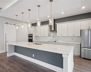 200 E Grant Street - Photo Thumbnail 4
