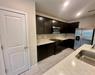 1261 Regal King Drive - Photo Thumbnail 4