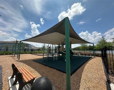 1261 Regal King Drive - Photo Thumbnail 20