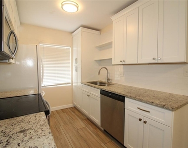 207 Lake View Drive - Photo Thumbnail 5