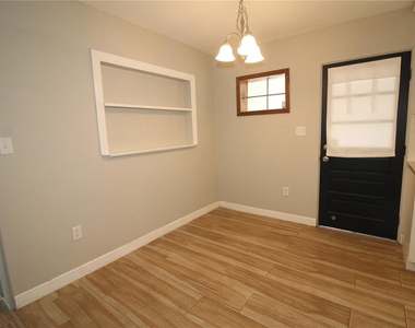 207 Lake View Drive - Photo Thumbnail 2