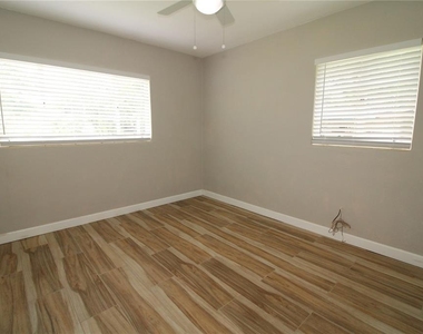 207 Lake View Drive - Photo Thumbnail 10