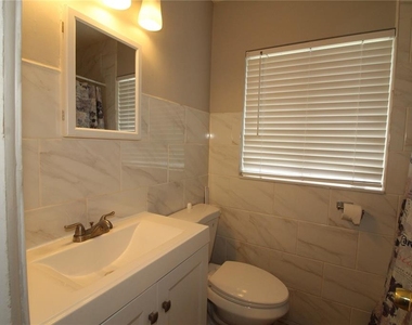 207 Lake View Drive - Photo Thumbnail 6