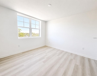 5587 Millenia Park Boulevard - Photo Thumbnail 4