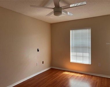 3900 Oak Pointe Boulevard - Photo Thumbnail 7