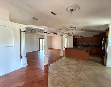 3900 Oak Pointe Boulevard - Photo Thumbnail 4
