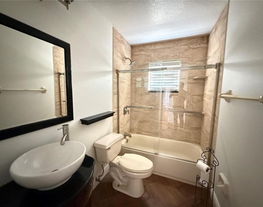 3900 Oak Pointe Boulevard - Photo Thumbnail 10