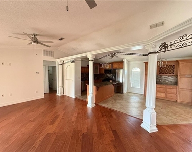 3900 Oak Pointe Boulevard - Photo Thumbnail 6