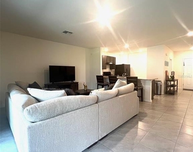 9033 Alba Lane - Photo Thumbnail 2