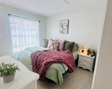 340 Edgewood Court - Photo Thumbnail 16