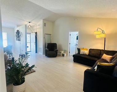 340 Edgewood Court - Photo Thumbnail 11