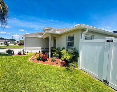 340 Edgewood Court - Photo Thumbnail 1