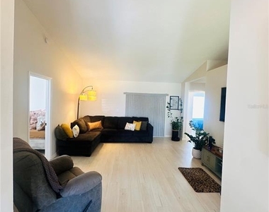 340 Edgewood Court - Photo Thumbnail 5