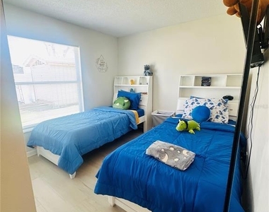 340 Edgewood Court - Photo Thumbnail 18