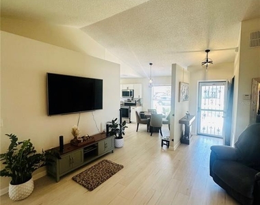 340 Edgewood Court - Photo Thumbnail 4