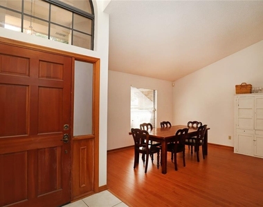 5722 Bay Side Drive - Photo Thumbnail 4