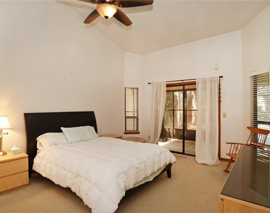 5722 Bay Side Drive - Photo Thumbnail 10