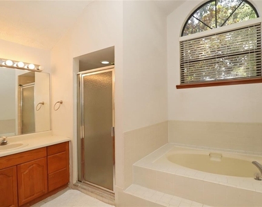 5722 Bay Side Drive - Photo Thumbnail 6