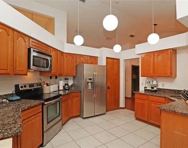 5722 Bay Side Drive - Photo Thumbnail 5