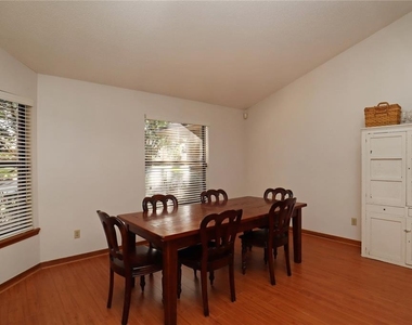 5722 Bay Side Drive - Photo Thumbnail 13
