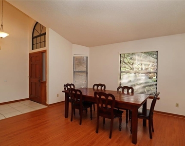 5722 Bay Side Drive - Photo Thumbnail 14
