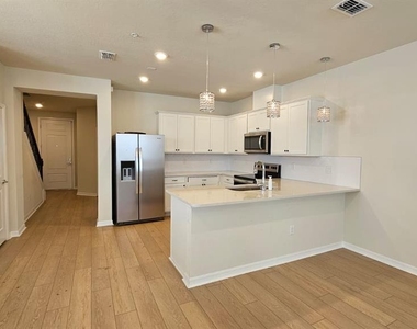 10274 Hadley Street - Photo Thumbnail 5