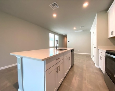 3122 Bella Vista Drive - Photo Thumbnail 5