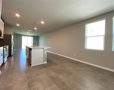 3122 Bella Vista Drive - Photo Thumbnail 4