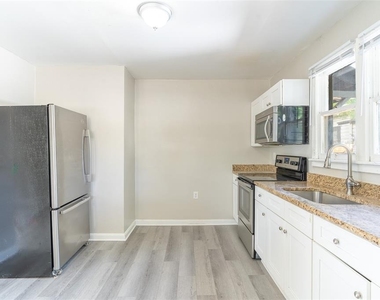 106 Avenue D Sw - Photo Thumbnail 2