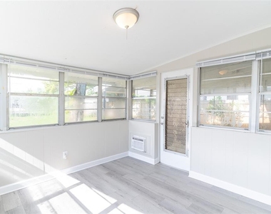 106 Avenue D Sw - Photo Thumbnail 7