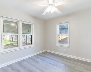 106 Avenue D Sw - Photo Thumbnail 6