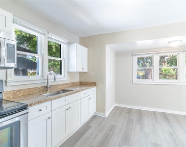 106 Avenue D Sw - Photo Thumbnail 4