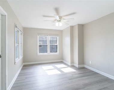 106 Avenue D Sw - Photo Thumbnail 5