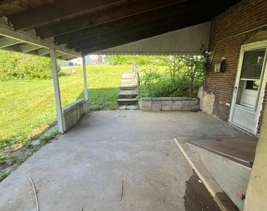204 N 2nd Street - Photo Thumbnail 2