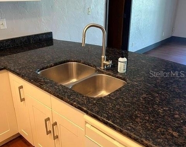808 Pinewood Court - Photo Thumbnail 5