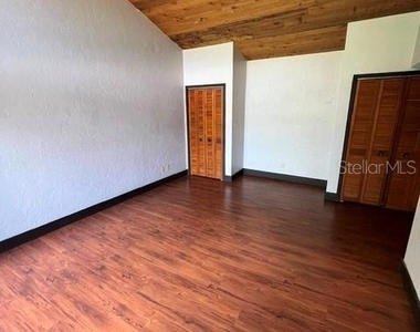 808 Pinewood Court - Photo Thumbnail 8