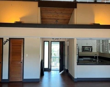 808 Pinewood Court - Photo Thumbnail 2