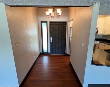 808 Pinewood Court - Photo Thumbnail 7
