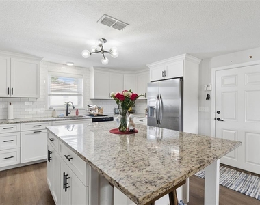 273 Avalon Road - Photo Thumbnail 3
