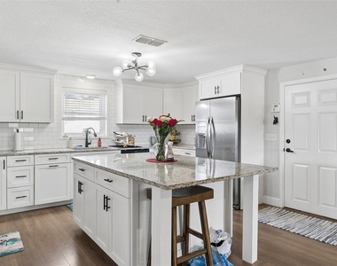 273 Avalon Road - Photo Thumbnail 4