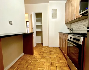 East 79th Street - Photo Thumbnail 6