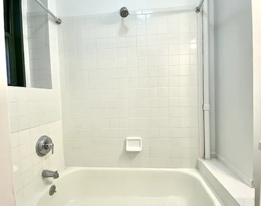 East 79th Street - Photo Thumbnail 7