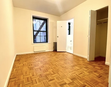 East 79th Street - Photo Thumbnail 3