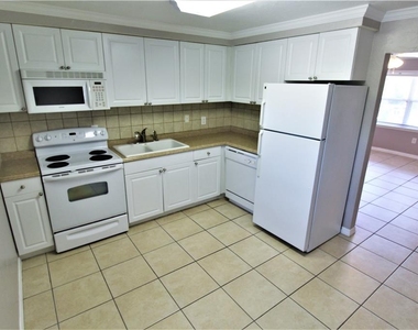 1638 Redwood Street - Photo Thumbnail 3