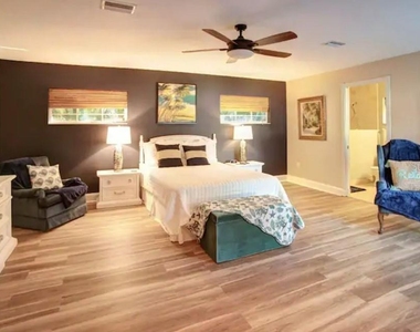 7609 Senrab Drive - Photo Thumbnail 11