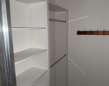 8004 Camminare Drive - Photo Thumbnail 15